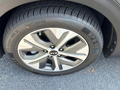Used 2020 Kia Niro EX Premium w/ Cold Weather Package FWD image 10