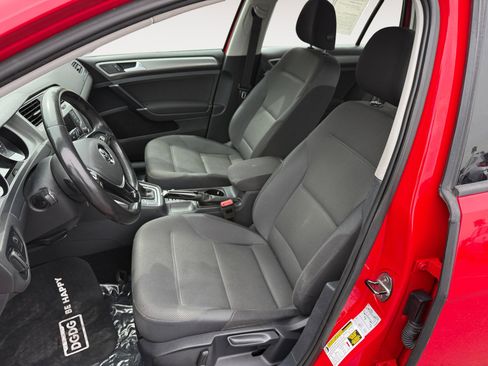 Used 2016 Volkswagen Golf S image 10