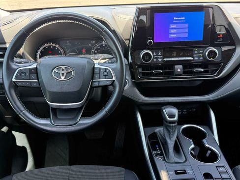 Used 2023 Toyota Highlander LE AWD/4WD image 16