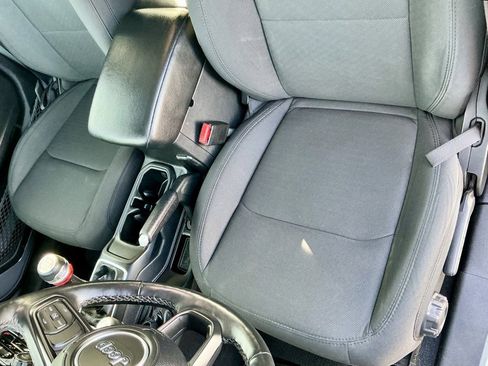 Used 2022 Jeep Wrangler Unlimited Sport image 38