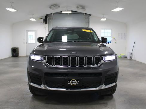 Used 2023 Jeep Grand Cherokee L Laredo image 3