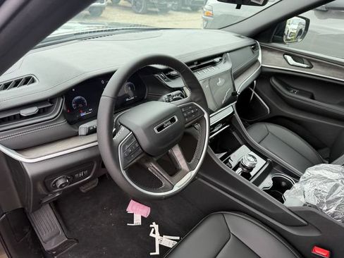 New 2026 Jeep Grand Cherokee L Limited w/ Limited Altitude Package AWD/4WD image 11