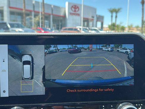 Used 2024 Toyota Highlander Platinum FWD image 21