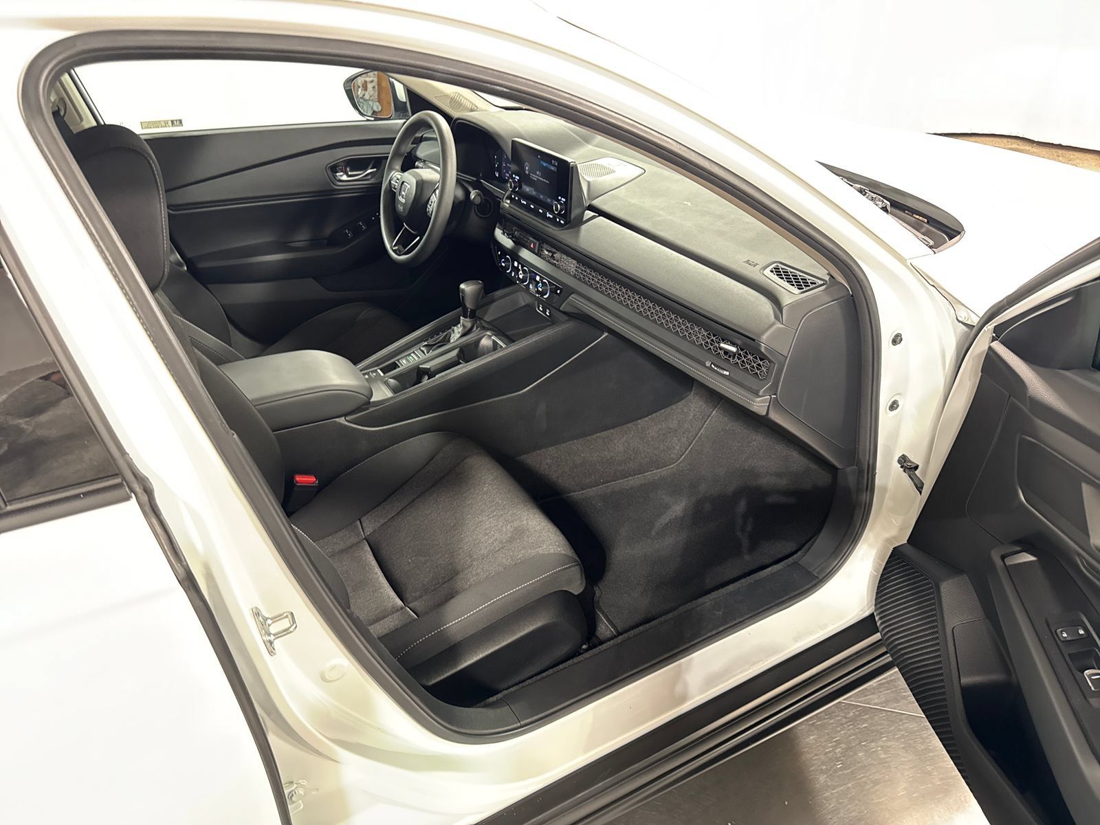 Certified 2023 Honda Accord EX image 21