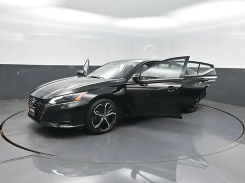 Used 2024 Nissan Altima 2.5 SR w/ SR Premium Package FWD image 33