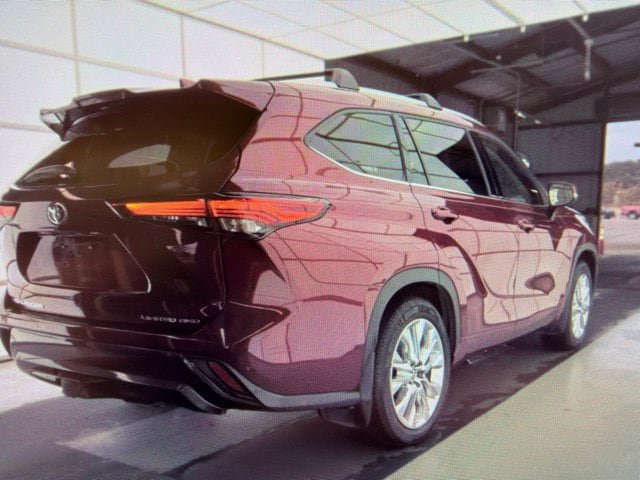Used 2023 Toyota Highlander Limited AWD/4WD image 3