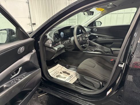 Used 2024 Hyundai Elantra SEL FWD image 18