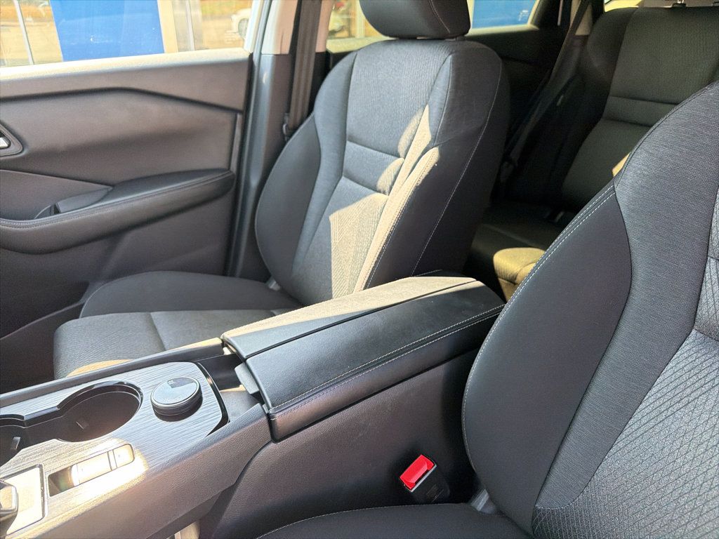 Used 2024 Nissan Rogue SV AWD/4WD image 32