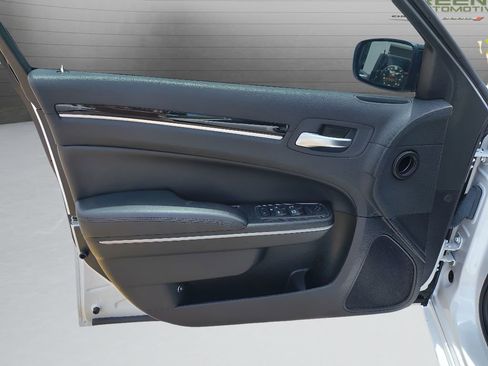 Used 2023 Chrysler 300 Touring w/ Sport Appearance Package RWD image 10