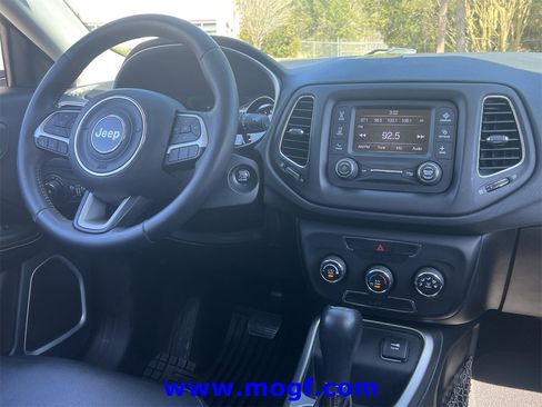 Used 2018 Jeep Compass Latitude image 6