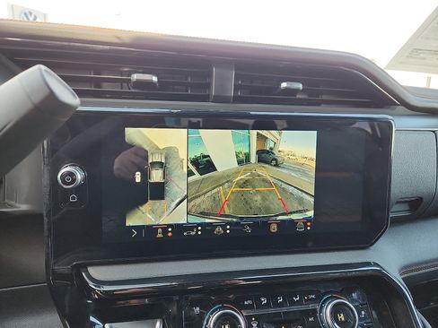 Used 2025 GMC Sierra 2500 AT4 image 18