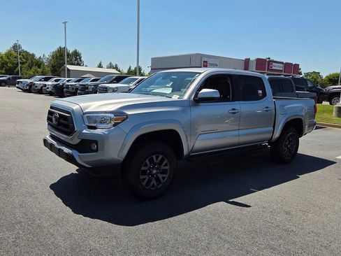 Used 2023 Toyota Tacoma SR5 AWD/4WD image 3