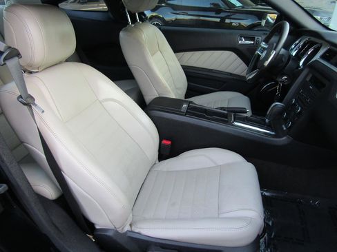 Used 2013 Ford Mustang Premium image 11