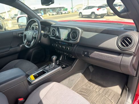 Used 2016 Toyota Tacoma TRD Off-Road AWD/4WD image 17