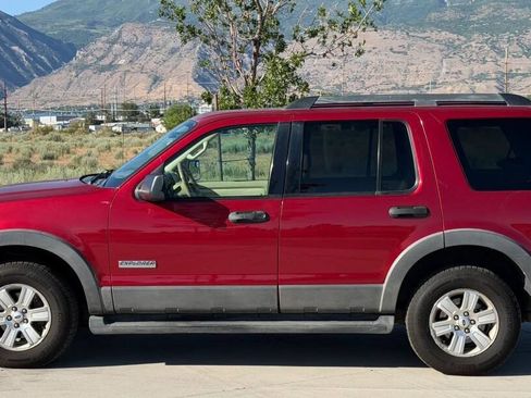 Used 2006 Ford Explorer XLT AWD/4WD image 4