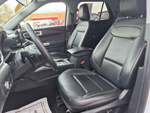 Used 2020 Ford Explorer XLT w/ Equipment Group 202A image 10