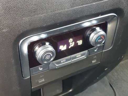 Used 2025 GMC Yukon XL Denali RWD image 14
