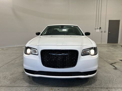Used 2022 Chrysler 300 Touring w/ Sport Appearance Package image 3