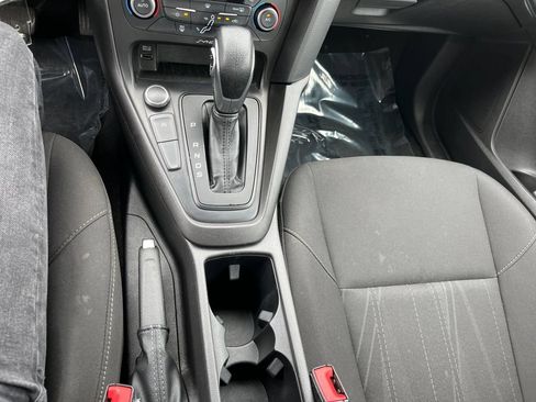 Used 2017 Ford Focus SE FWD image 15