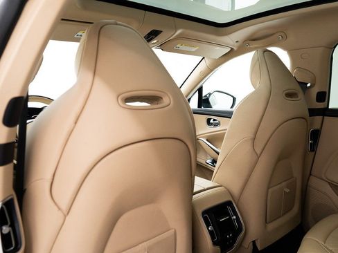 Used 2023 Aston Martin DBX 707 image 23