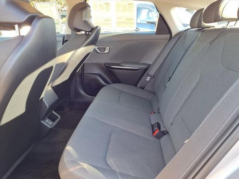 Used 2025 Kia K4 LXS image 11