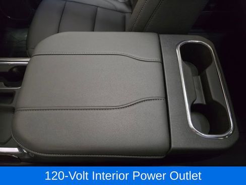 Used 2025 GMC Sierra 1500 Elevation w/ Elevation Premium Package image 29