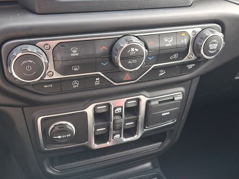 Used 2019 Jeep Wrangler Unlimited Sport S AWD/4WD image 16