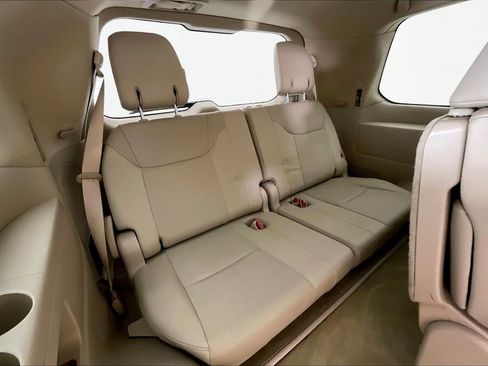 Used 2019 Lexus LX 570 4WD w/ Luxury Package image 26