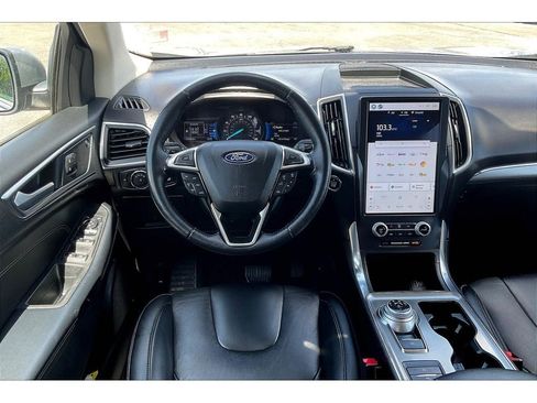 Used 2022 Ford Edge Titanium image 5