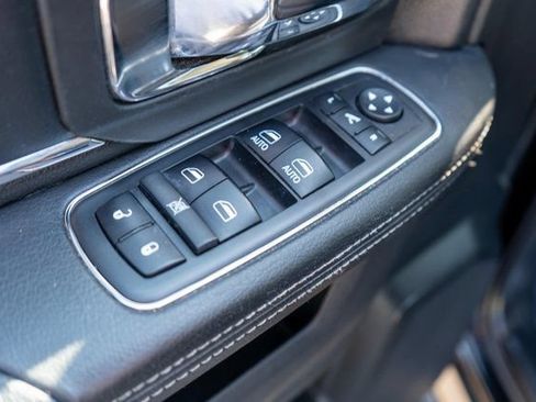 Used 2018 RAM 1500 Laramie w/ Convenience Group AWD/4WD image 19