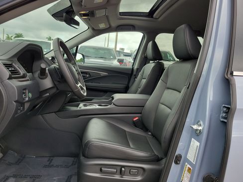 Used 2025 Honda Ridgeline RTL image 17