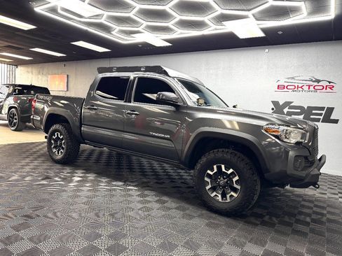 Used 2019 Toyota Tacoma TRD Off-Road image 1