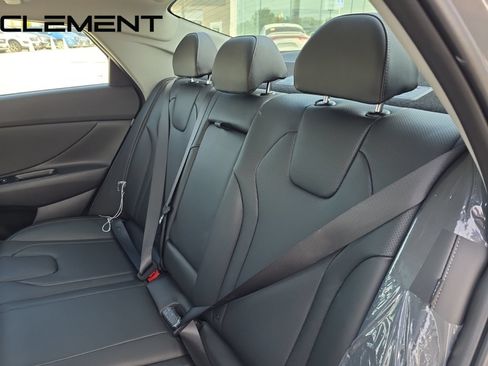 Certified 2025 Hyundai Elantra Limited FWD image 36