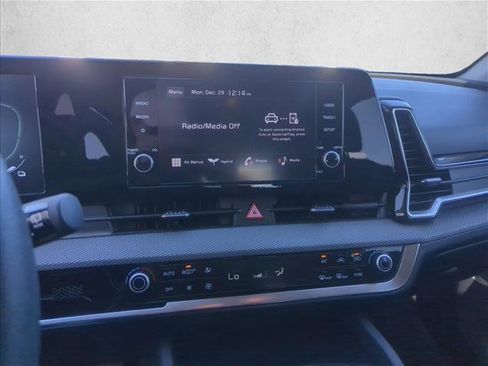 Used 2023 Kia Sportage LX image 9