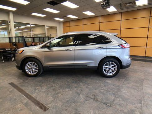 Used 2024 Ford Edge SEL w/ Convenience Package AWD/4WD image 4
