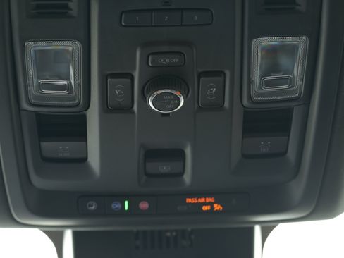 Used 2023 GMC Yukon AT4 w/ AT4 Premium Package AWD/4WD image 10