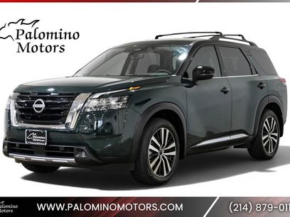 Used 2024 Nissan Pathfinder Platinum w/ Cargo Package