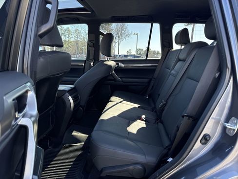 Used 2023 Lexus GX 460 Premium w/ Premium Plus Package image 30