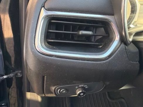 Used 2019 Chevrolet Equinox LT FWD image 12