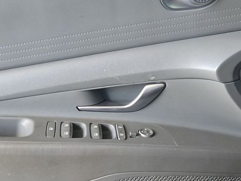 Used 2023 Hyundai Elantra SEL image 7