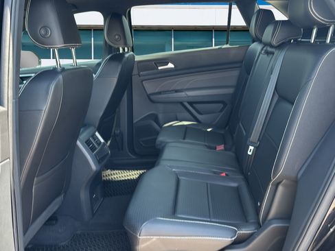 Used 2023 Volkswagen Atlas Cross Sport SE w/ Panoramic Sunroof Package FWD image 15