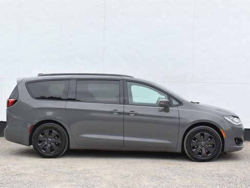 Used 2020 Chrysler Pacifica Limited w/ S Appearance Package FWD image 6