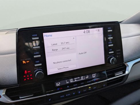 Used 2023 Toyota Sienna XLE image 39