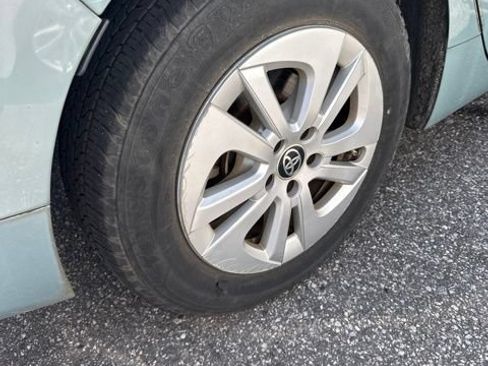 Used 2018 Toyota Prius One FWD image 5