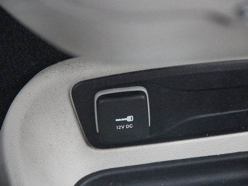Used 2024 Chrysler Pacifica Touring-L FWD image 42