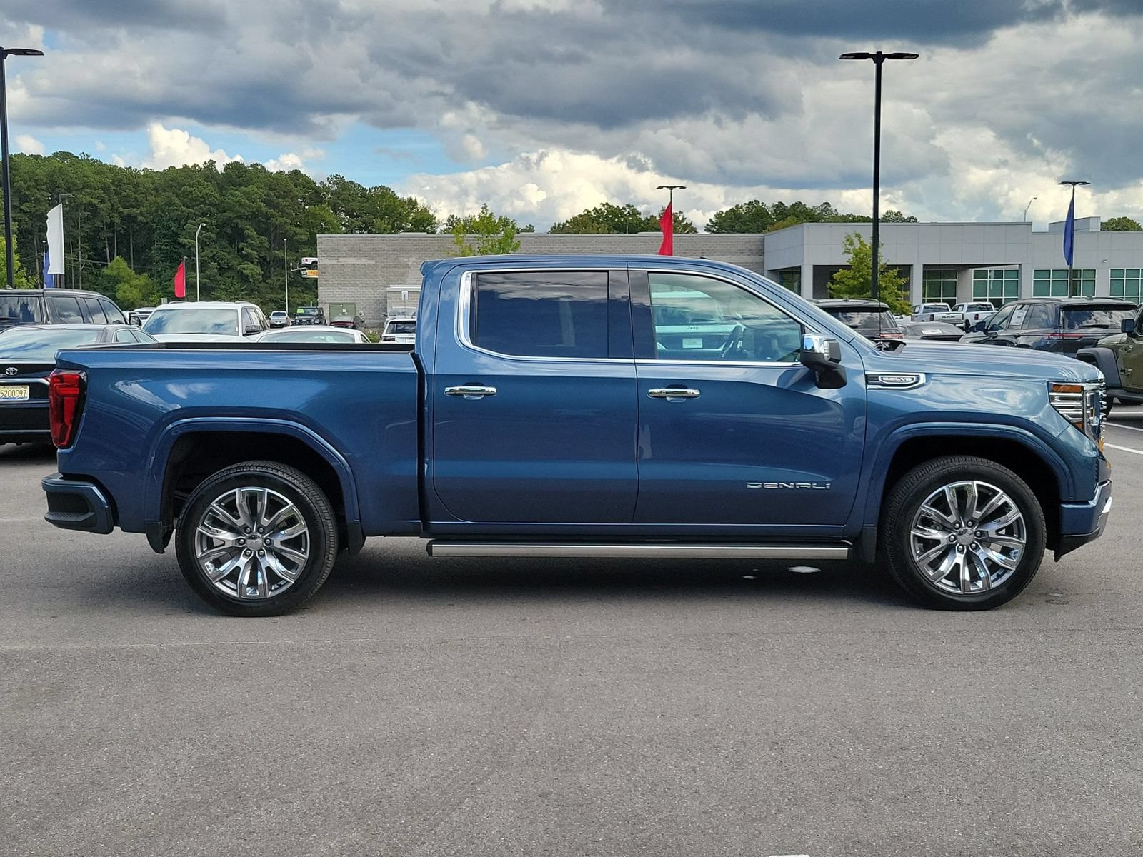 Used 2026 GMC Sierra 1500 Denali w/ Denali Reserve Package AWD/4WD image 2