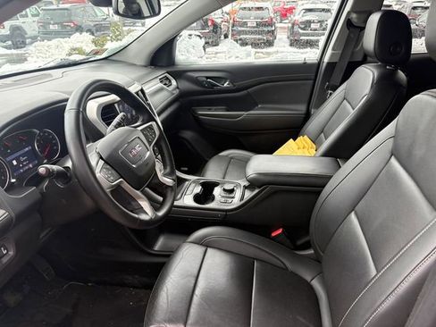 Used 2023 GMC Acadia SLT image 2