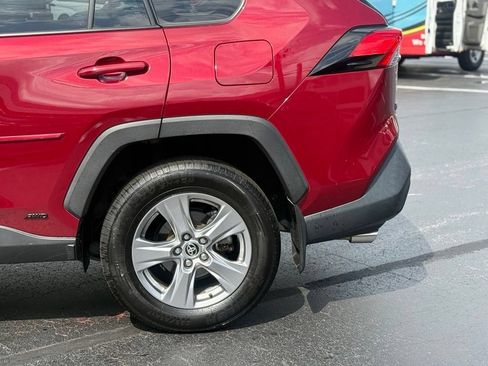 Used 2022 Toyota RAV4 LE AWD/4WD image 4
