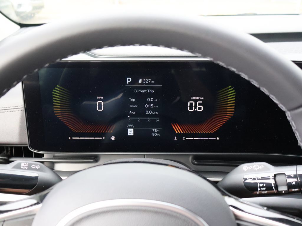 New 2025 Kia Carnival FWD image 32
