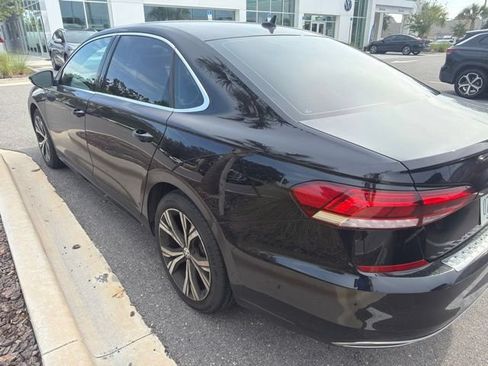 Certified 2022 Volkswagen Passat 2.0T SE FWD image 12